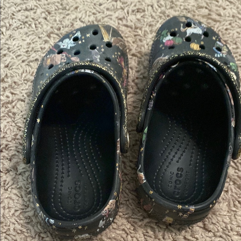 CROCS Harry Potter themed shoes - Picture 4 of 7